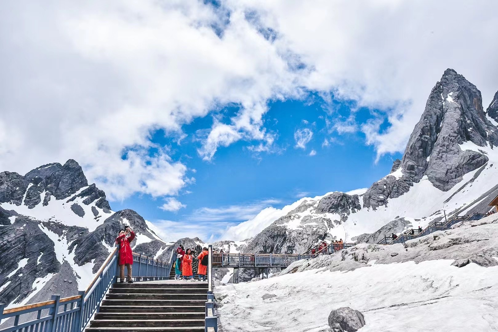 令人震撼的玉龍雪山旅游風(fēng)景區(qū)，風(fēng)景迤邐，美妙絕倫，讓人心之向往！