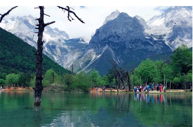 美在麗江---云龍雪山下美麗的藍月谷  麗江旅游景區(qū)歡迎你