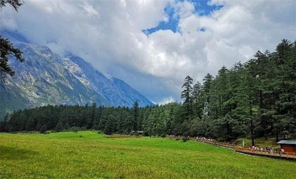 麗江徒步路線推薦：玉龍雪山徒步攻略，麗江戶外團(tuán)建的最佳選擇